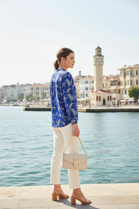 Marineblaue Bluse mit Blumenstickerei - V-Ausschnitt & Bohème-Romantischer Stil