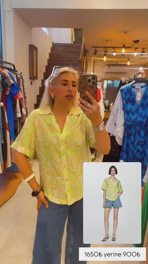 Tropikal Desenli Kısa Kollu Gömlek